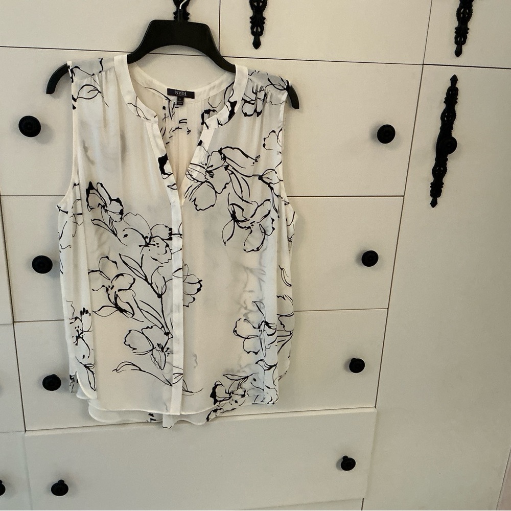 NYDJ Sleeveless Blouse NWOT